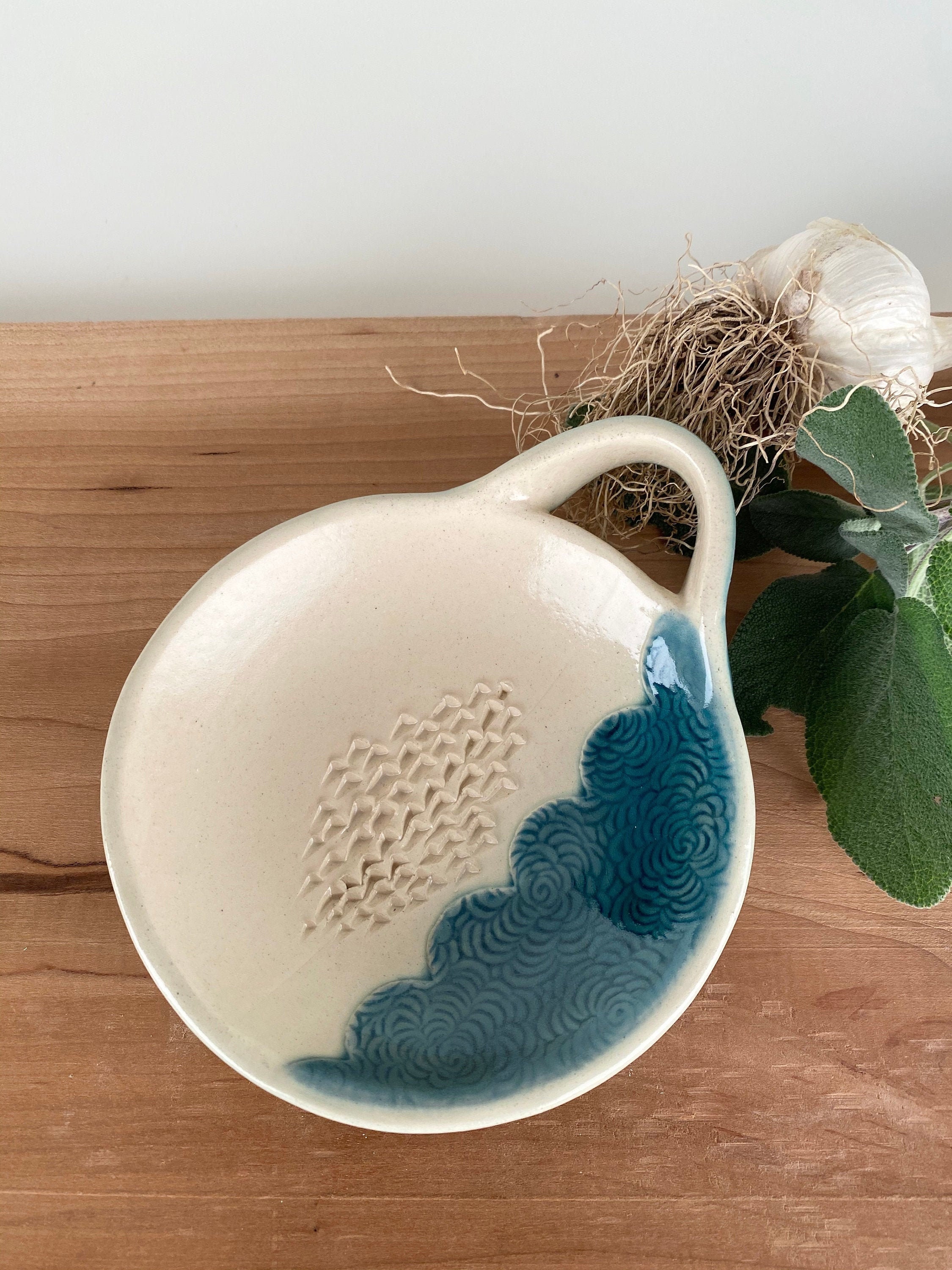 Ceramic garlic grater dipping dish, garlic and oil appetizer dipping bowl for hostess gift