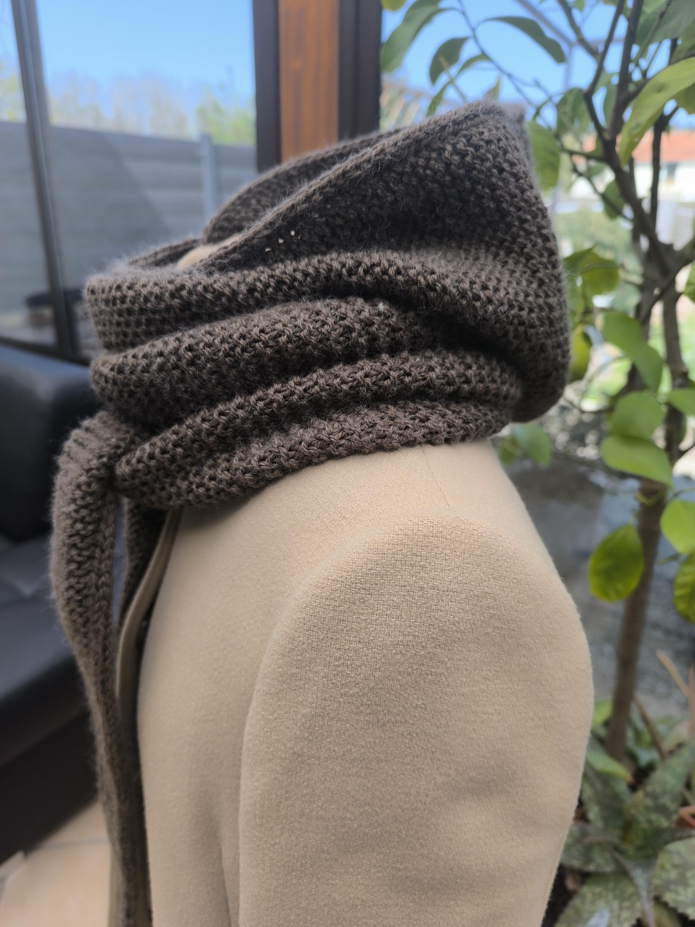 ソフィーフードニットマフラー、ハンドメイドベビーアルパカフード付き