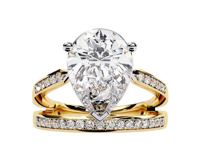Luxurious Pear Shaped Diamond Ring Set in Yellow Gold Exquisite Bridal Engagement and Wedding Bands Timeless Fine Jewelry Gift for Her