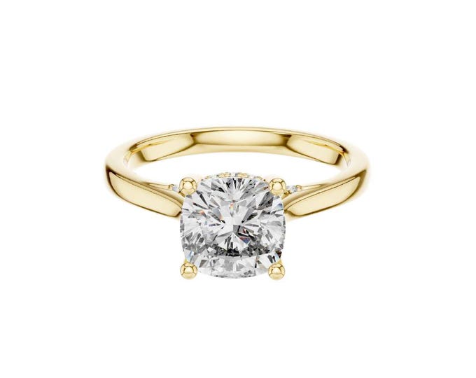 Exquisite Cushion Brilliant Cut Diamond  Luxurious Yellow Gold Ring Perfect for Weddings Anniversaries and Special Occasions