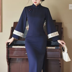 Herbstliches Qipao Kleid, Marineblaues Cheongsam Kleid, Langarm Chinesisches Kleid, Elegantes Midi Tang Set, Tencel Leinen Orientalisches Kleid