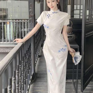 Blauwe bloemencheongsam, elegante Chinese feestjurk, vintage qipao met korte mouwen, theeceremoniejurk