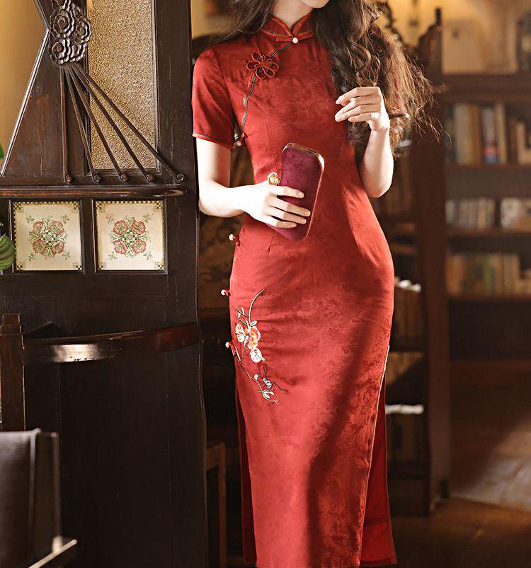 Elegant Embroidered Wedding Cheongsam,Traditional Chinese Qipao, Red Bridal Dress, Vintage Oriental Dress, Modern, Chinese Wedding Outfit