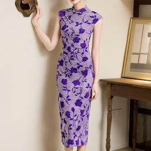 Lila Florales Cheongsam Kleid, Elegantes chinesisches Qipao, Vintage Orientalisches Midi, Volles, kulturelles formelles Outfit, Asiatischer Retro Stil Abend