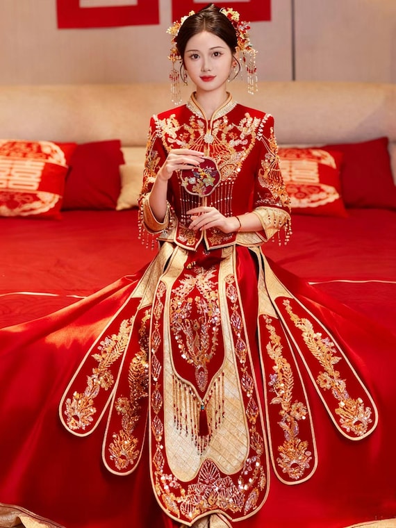 phoenix red dress Red Phoenix Gold Embroidery Qi Pao: Traditional Chinese Wedding Dress