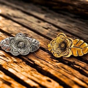 Vintage kastknop met rozenbloemen: antiek messing metalen knop met bloemen