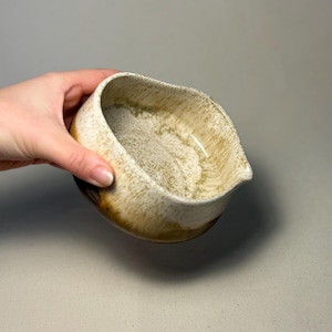 Handgjord stengods Matcha skål, jordig glasyr keramik Chawan