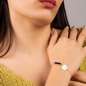 Custom Engraved Disc Bracelet, Personalized Initial Charm Bracelet, Engraved Letter Jewelry, Minimalist Gift for Women, Graduation Gift