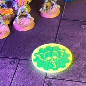 6x Fluorescent Objective Markers – High-Visibility Markers for Tabletop Wargames AoS, 40k, KoW, ASOIAF, Malifaux, Kill Team Compatible