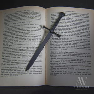 Narsil Sword Bookmark – 3D Printed Fantasy Sword Bookmark | LOTR-Inspired Gift for Readers | Bookish Accessory for Tolkien Fans