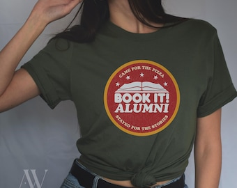 T-Shirt Book It Alumni - Pizza & Stories Unisex Tee