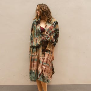 Zielona sukienka boho tie-dye | Długa letnia sukienka-tunika | Ręcznie robiona bawełna wiskozowa | Luźny krój | Morii Resort Wear |
