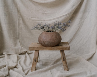 Handbyggd stengodsvas, Wabi Sabi organiskt keramikföremål, minimalistiskt kärl med torkade blommor