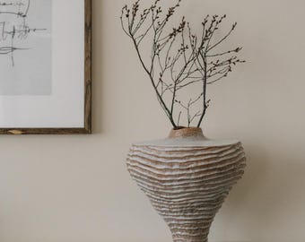 Stor skulptural stengodsvas | Handgjord Wabi Sabi ekologisk keramik