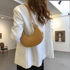 Small Leather Shoulder Bag with Zipper, Minimalist Handbag for Travel or Date Night, Compact Crossbody Purse Gift for Her, Chic Zip Bag