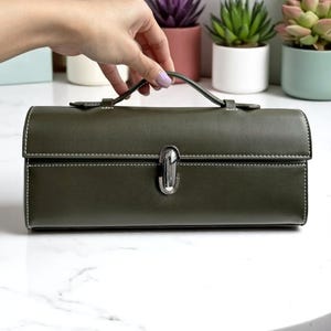 Bolso de mano francés de piel auténtica con solapa: bolso de color liso de inspiración vintage para mujer, elegante cartera clásica 3D, un regalo atemporal.