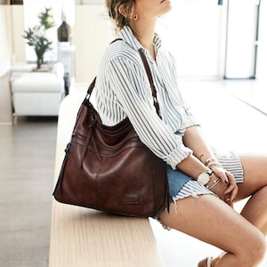 Damen PU-Leder Umhängetasche | Reisetasche mit großer Kapazität | Stilvolle Wochenend-Handtasche für Arbeit, Schule, Einkaufen, Büro & den täglichen Gebrauch