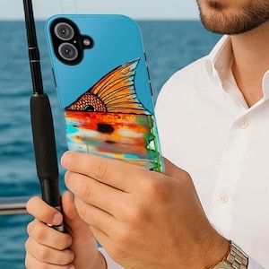 Funda para iPhone 16 con diseño de cola de pez rojo, arte digital personalizado, reflexión, Photoshop, arte de peces, regalo costero para él, amante de la naturaleza, funda para teléfono con diseño de océano, 25.º aniversario.