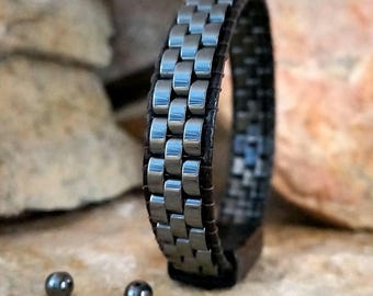 Pulsera de hematita para hombre: joyería espiritual minimalista hecha a mano con piedra natural