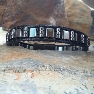 Hematiet stenen armband - handgemaakte kralenarmband heren - verstelbare leren armband - natuurlijke genezing sieraden - Vaderdagcadeaus