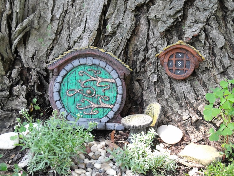 Round Fairy Garden window with shingles image 3