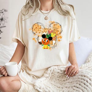 Orange Bird Shirt, Bird Lovers Gift, Graphic Tee, Casual T-shirt, Nature Inspired Clothing, Summer Outfit, Birdwatching Apparel