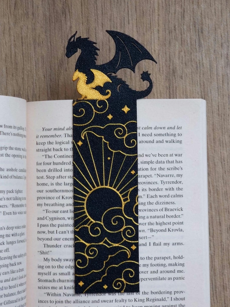 Fourth Wing Inspired Dragon Bookmark – with Tairn & Andarna (Clouds) Gold