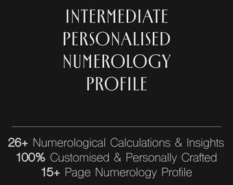 Gemiddeld gepersonaliseerd numerologieprofiel • Meer dan 26 numerologische berekeningen en inzichten • 15+ pagina's • Volledig gepersonaliseerd