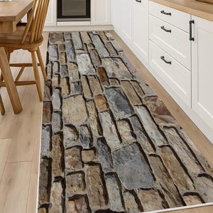 Tappeto antiscivolo lavabile con motivo a muro di pietra, texture 3D realistica, ideale per cucina.