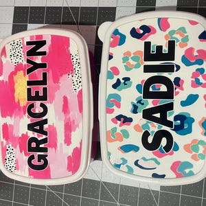 Personalized Kids Lunch Box – Custom Name & Pattern – Winnie the Pooh Theme – Back to School Gift – Bento Style Lunch Container