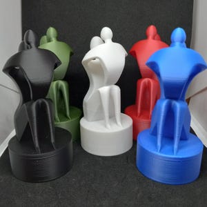 Modern Parent and Child Sculpture – 3D Printed Family Statue |