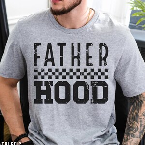 Camiseta de paternidad, regalo divertido para papá, camiseta con letras de molde a cuadros, camiseta genial para papá, camiseta urbana para papá, regalo del Día del Padre, camiseta de estilo callejero para papá