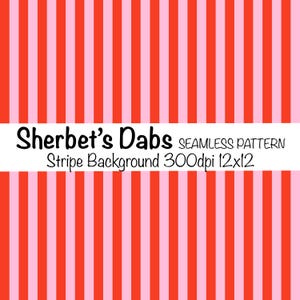 Könnte beinhalten: Ein nahtloses Muster mit vertikalen Streifen in abwechselndem Rot und Rosa. Der Text "Sherbet's Dabs" wird auf einem weißen Banner zusammen mit "Stripe Background 300dpi 12x12" angezeigt.
