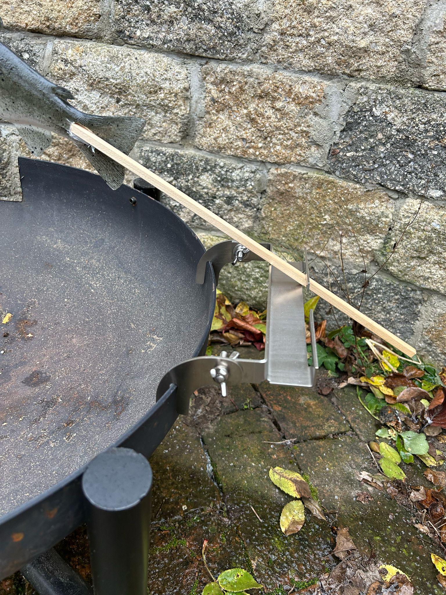 Support multiple Steckerlfisch avec 4 brochettes à poisson / feu de camp / brasero / barbecue à charbon / acier inoxydable / grillades / brochette à g