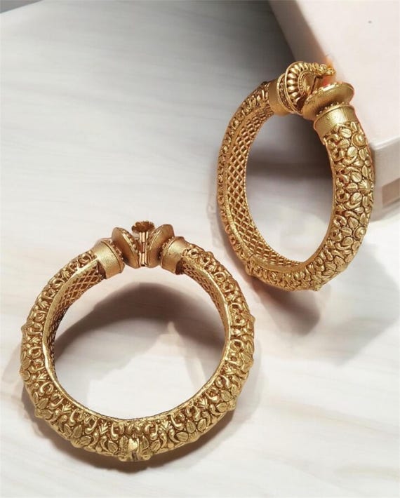 Indian Bollywood Matte Finish Fashion Sabyasachi inspired gold plated traditional Rajwadi bangles kdha or kangans Size 2.6