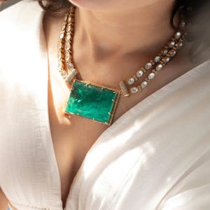 Conjunto de collar Polki bañado en oro de 22 quilates: esmeralda verde y moissanita