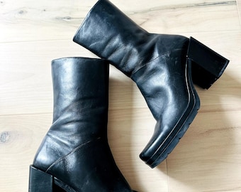 Y2K zwarte laarzen maat 8 zwarte hak vierkante teen leren goth-closet nietje Edgy