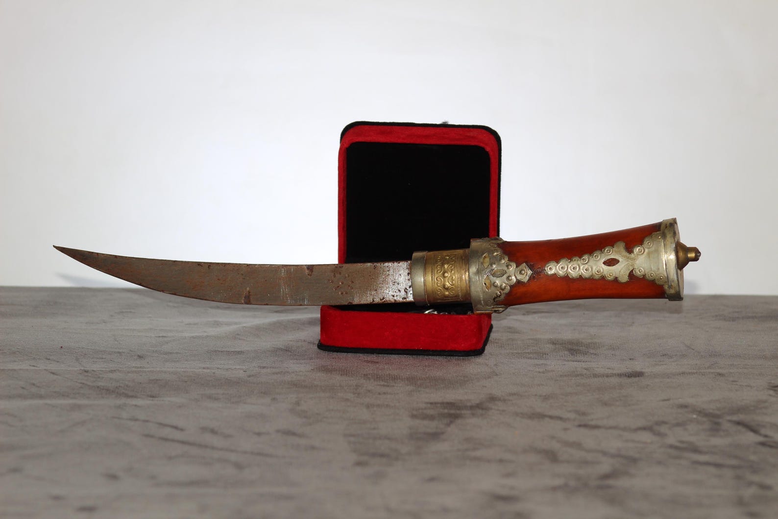 Moroccan Khanjar Dagger with Engraved Brass Scabbard and Bone Handle — view 6