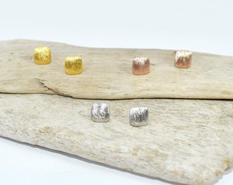 Minimalistyczne srebrne kolczyki-sztyfty - ręcznie robione geometryczne kwadraty