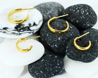 Delikatne błyszczące kolczyki koła - minimalistyczny wygląd