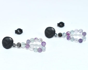 Unikatowe ręcznie robione kolczyki z fluorytu w oksydowanym srebrze