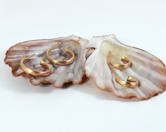 Kolczyki z różowego złota, małe kółka, teksturowane kółka, ręcznie robiona biżuteria, prosty prezent