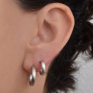 Minimalist Hoop Earrings Small Hammered Silver Hoops Elegant Everyday Jewelry image 10