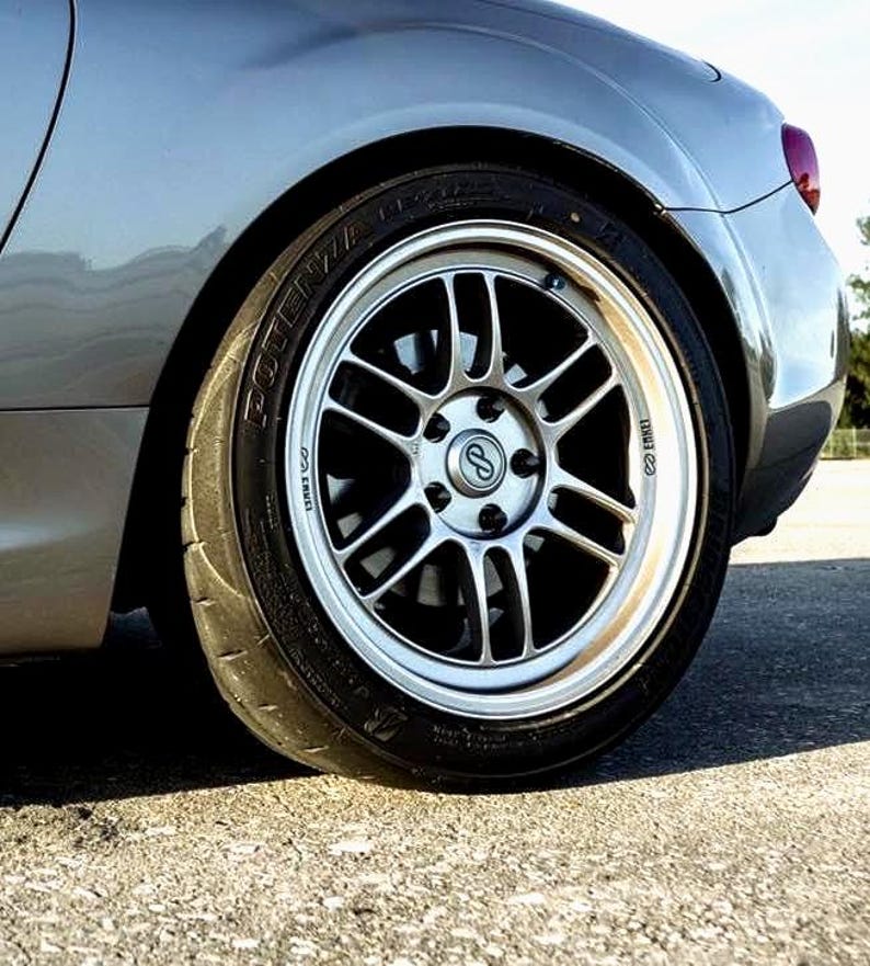 Silverfärgade Enkei RPF1-centrumkåpor: Anpassad logotyp, passar alla 16" 17" 18", 15x8 +28 bild 7