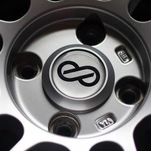 Silverfärgade Enkei RPF1-centrumkåpor: Anpassad logotyp, passar alla 16" 17" 18", 15x8 +28 bild 2