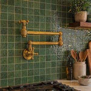 Grifo de latón marroquí hecho a mano para llenar ollas, grifo de cocina de brazo oscilante para montaje en pared.