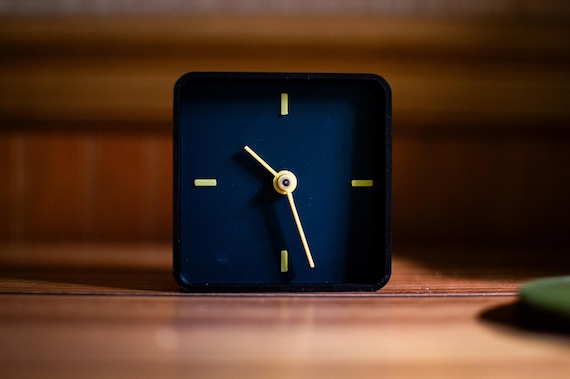 Customizable Desk Clock, Modern Minimalist 3D Print, Silent Sweep
