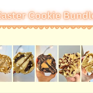 Op de afbeelding: Paas-koekjespakket met vijf verschillende koekjes, elk doormidden gesneden om de binnenkant te laten zien. De koekjes omvatten een chocolade-chipkoekje, een pindakaaskoekje, een witte chocoladekoekje, een chocoladekoekje met een pindakaasvulling en een koekje met een witte chocolade vulling.