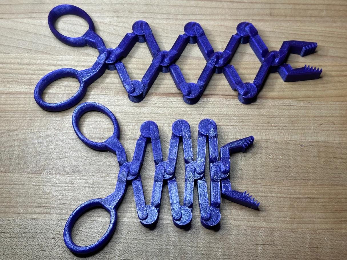 Grab Fidget Desk Toy | 3D Printed Mechanical Extendable Arm Gadget - Picture 6 of 6