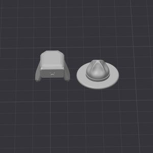 K&ouml;nnte beinhalten: Zwei grau gerenderte 3D-H&uuml;te. Einer ist ein Hut im Ushanka-Stil mit einem kleinen, traurigen Gesicht. Der andere ist ein runder Hut mit Krempe, &auml;hnlich einem Rangerhut. Beide befinden sich auf einem dunkelgrauen Gitterhintergrund.